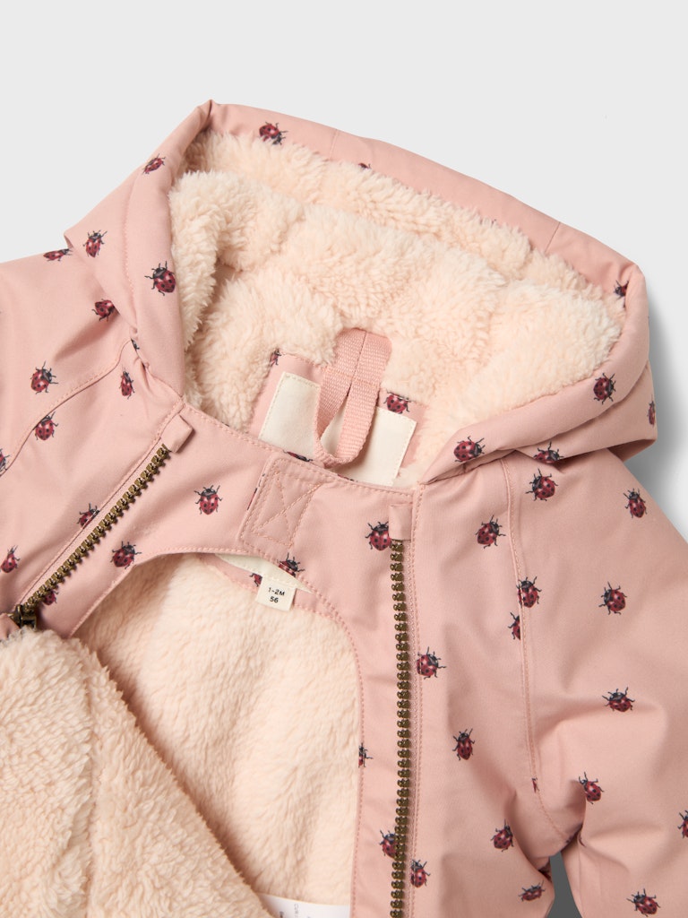 Lil' Atelier Vinterjakke Baby Snow05 Mariehøne AOP Misty Rose - Billede 4