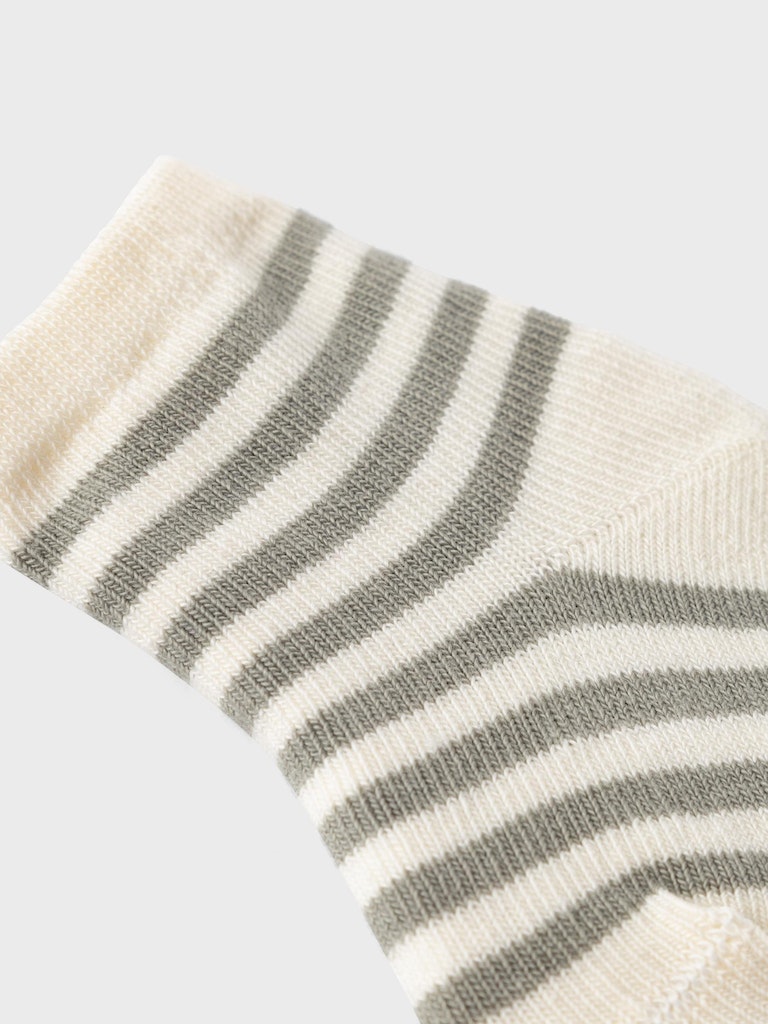Lil' Atelier Strømper Baby Elove Stripe Dried Saga - Billede 2