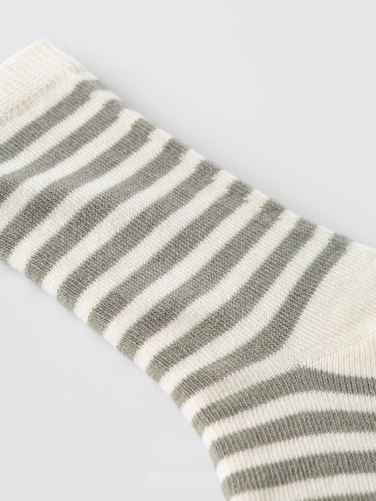Lil' Atelier Strømper Elove Stripet Dried Sage - Billede 2